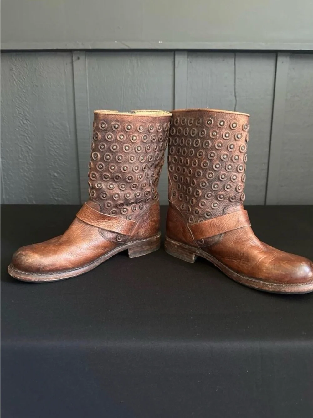 Frye Jenna Disc Short Studded Distressed Brown Leather Boots Size 6.5 B